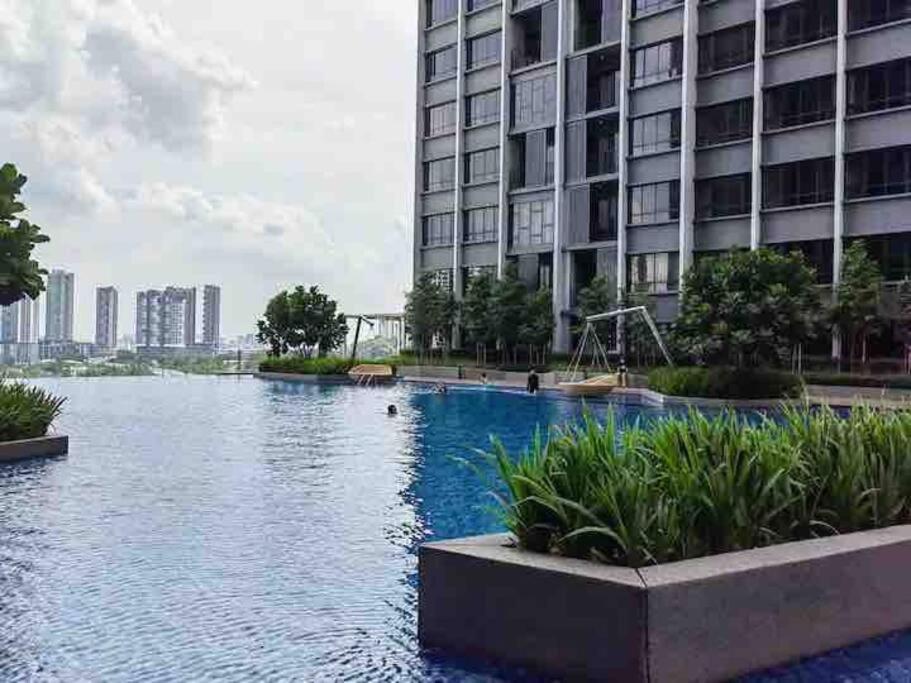 Millerz 3r2b Near Midvalley 3 Beds 3 Bedrooms Staycation Choice