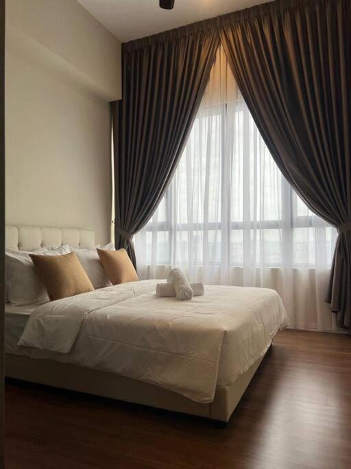 Millerz 3r2b Near Midvalley 3 Beds 3 Bedrooms Staycation Choice *