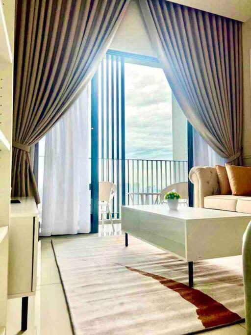 Millerz 3r2b Near Midvalley 3 Beds 3 Bedrooms Staycation Choice *