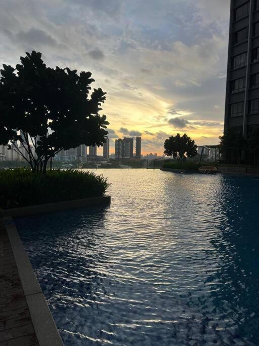 Millerz 3r2b Near Midvalley 3 Beds 3 Bedrooms Staycation Choice