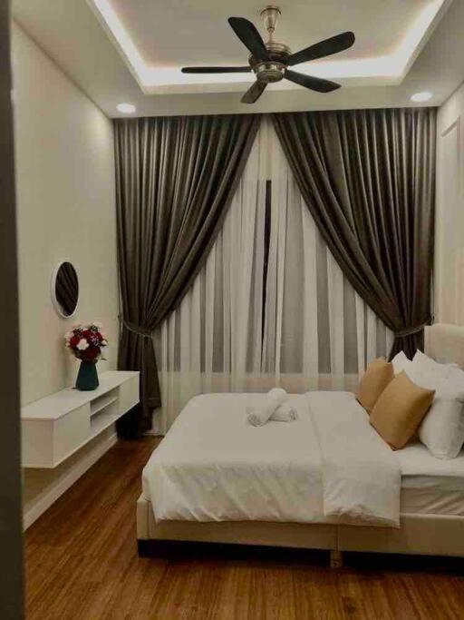 Millerz 3r2b Near Midvalley 3 Beds 3 Bedrooms Staycation Choice *