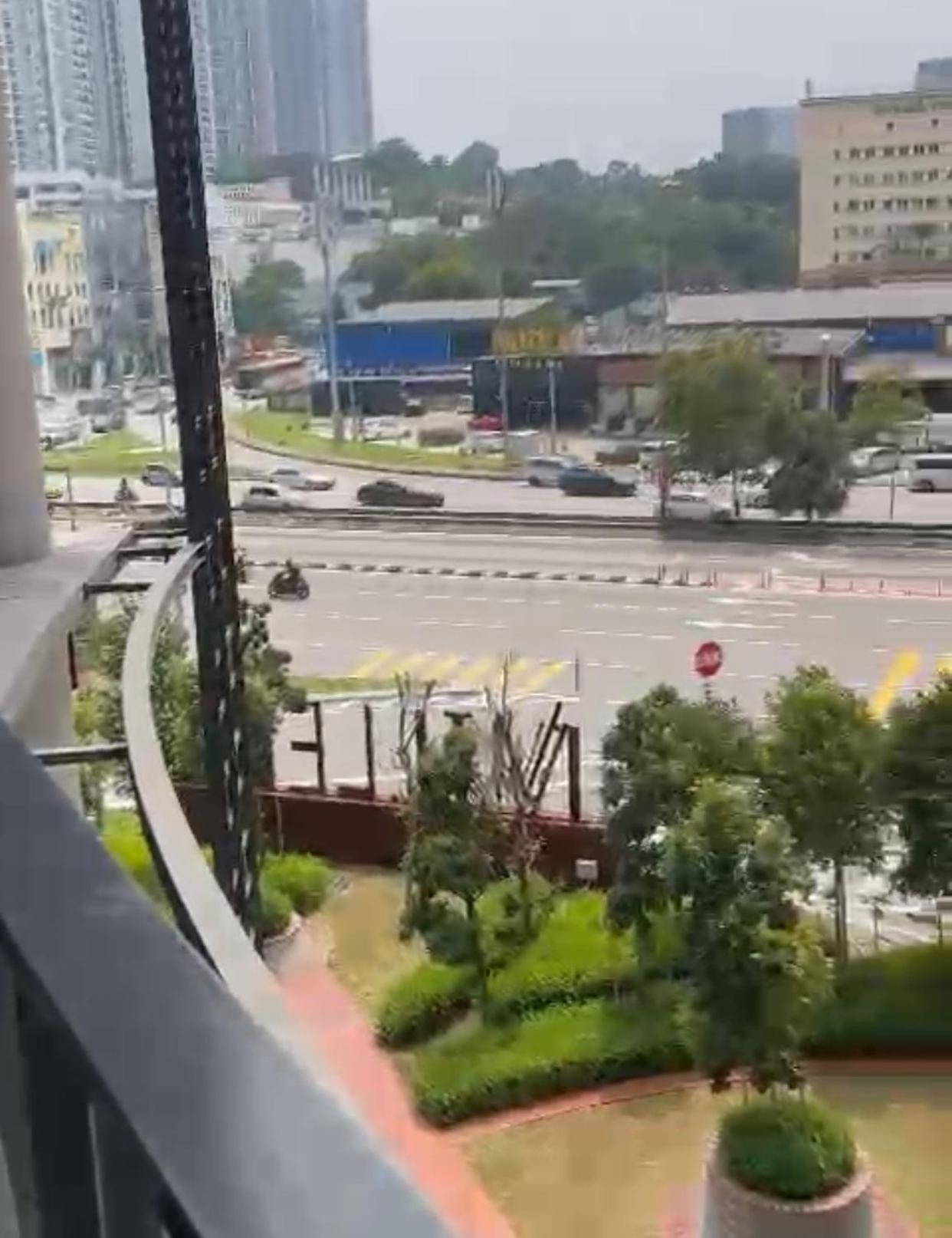 Pangsapuri Millerz 3r2b Near Midvalley 3 Beds 3 Bedrooms Staycation Choice
